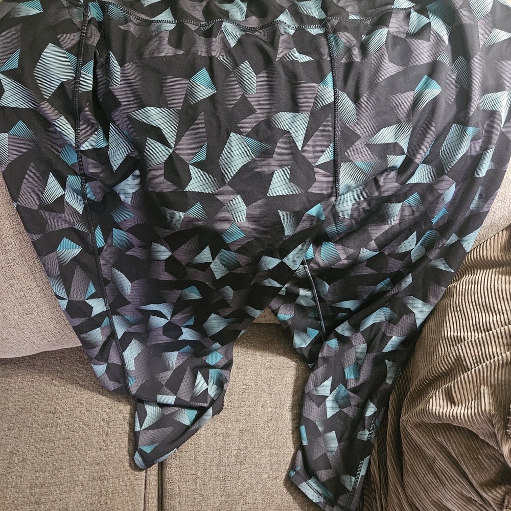 Geometric Patterned Leggings - Black and Teal